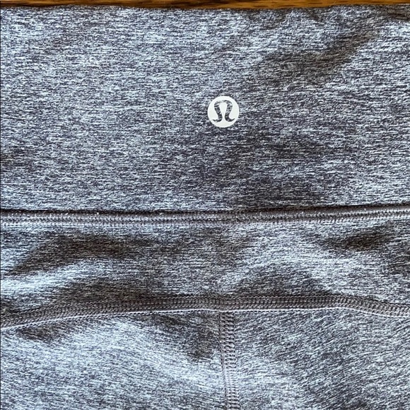 Lululemon Tied To It Crop, Sz 6 - Picture 4 of 7